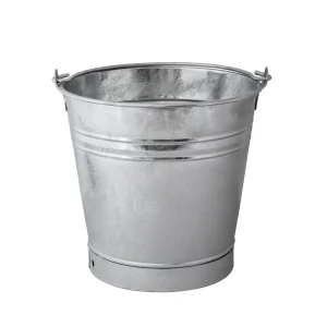 Seau 11 L en acier galvanisé à chaud sur fond blanc