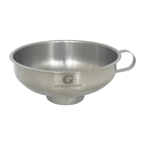 Entonnoir en inox 14 cm Guillouard pour mise en bocaux sur fond blanc
